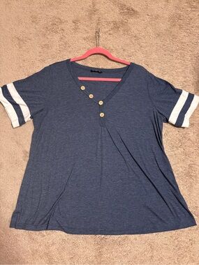 BloomChic Women’s Blue V-Neck Short Sleeve Tunic Top with Button Detail